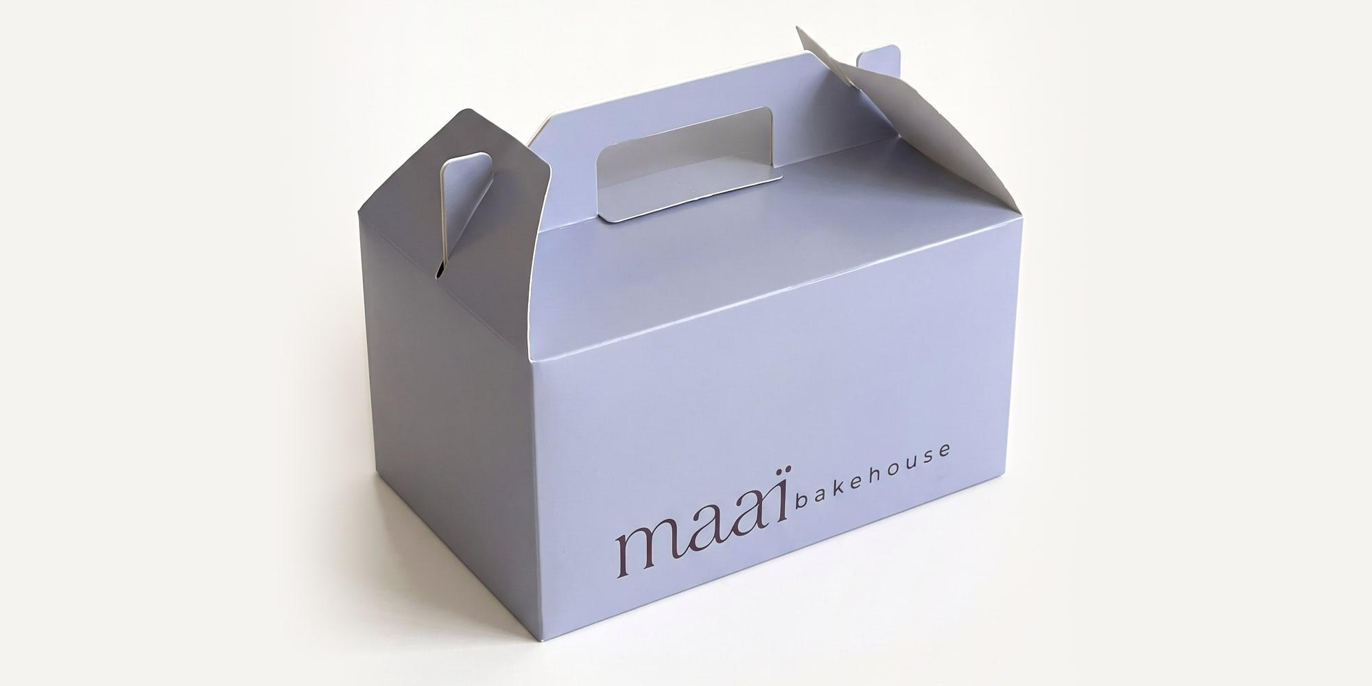 The lilac maaï bakehouse gable box with its carry handle, which the gift comes in